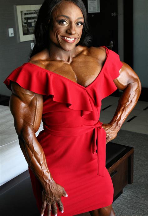 Re: Andrea Shaw by PatchAu7. « Reply #19 on: January 21, 2021, 09:53:45 pm ». Andrea Shaw. She doesn't seem to force when she poses, to wonder how she will flex daother times. And always that smile... Besides, is she not Miss Quads moving, what I say, we see them breathing in waves. Incredible.